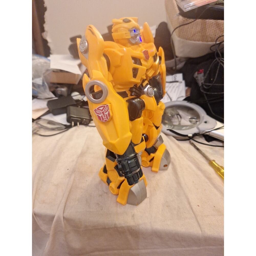 Transformer Bumble Bee 10" Action Figure Hasbro Kid Toy Lights Sound Fun Play - Picture 4 of 5